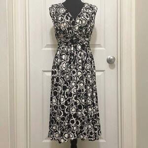 Suzi Chin Maggy Boutique‎ Midi Dress Black White Ruched Sleeveless V-Neck Size 8